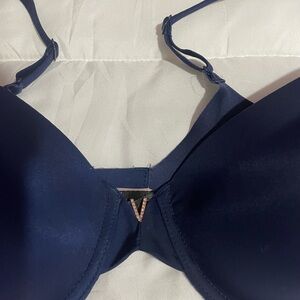 Victoria’s Secret Blue bra with sparkly V detail. Size 36D